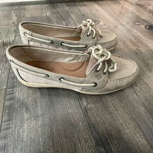 Sperry boat shoes size 9